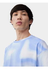 4f - T-shirt oversize z nadrukiem allover męski. Kolor: niebieski. Materiał: bawełna. Wzór: nadruk