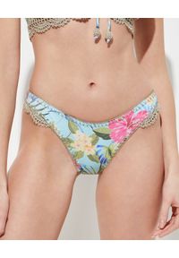 DEL MAAR - Dół od bikini Hanaq. Kolor: niebieski. Materiał: materiał. Wzór: haft, kwiaty #2