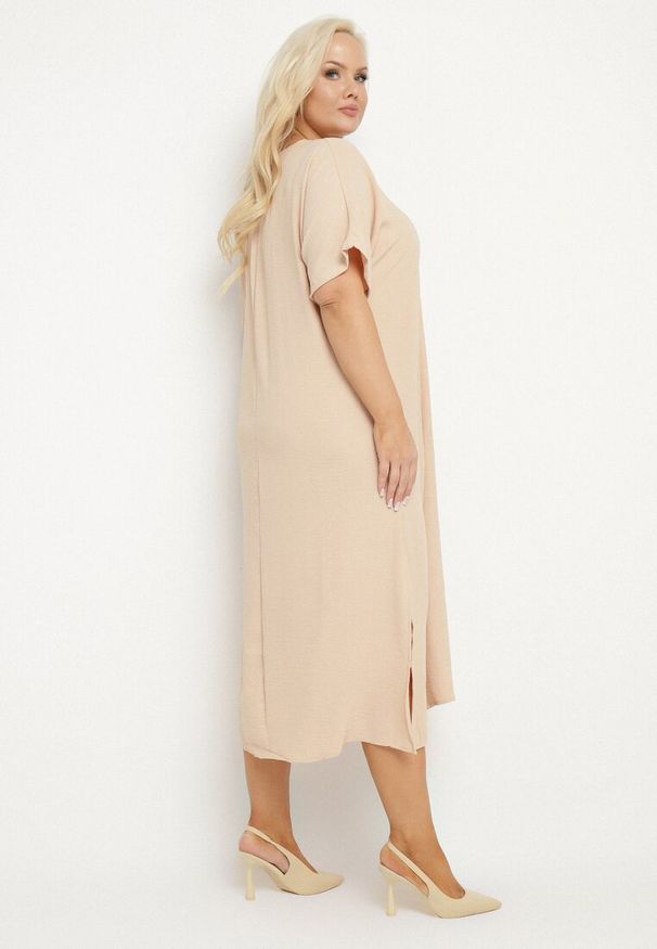 Born2be - Beżowa Sukienka z Bawełną o Pudełkowym Kroju z Ozdobnym Marszczeniem Telisea. Okazja: na co dzień. Kolor: beżowy. Materiał: bawełna. Sezon: lato. Typ sukienki: proste. Styl: klasyczny, casual