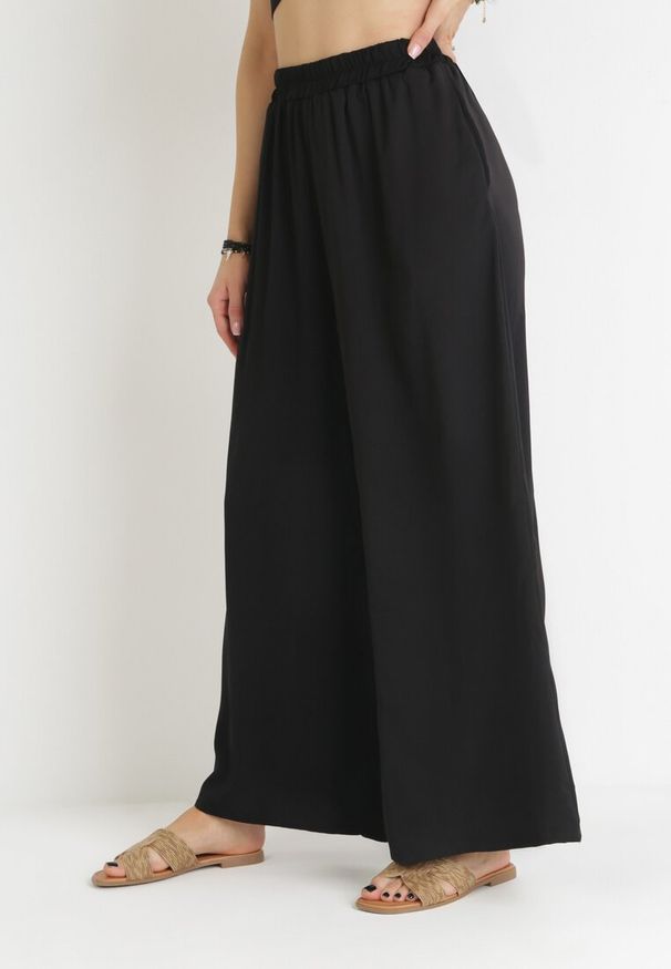 Born2be - Czarne Szerokie Spodnie z Gumką w Pasie Agate. Kolor: czarny. Materiał: wiskoza