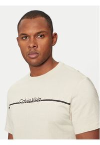 Calvin Klein T-Shirt K10K113802 Beżowy Regular Fit. Kolor: beżowy. Materiał: bawełna #4