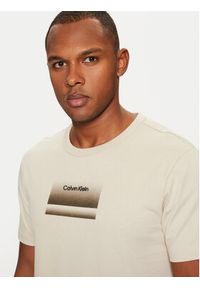 Calvin Klein T-Shirt K10K113803 Beżowy Regular Fit. Kolor: beżowy. Materiał: bawełna #3