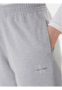 Calvin Klein Jeans Spodnie dresowe Foil Monologo LV047E826G Szary Regular Fit. Kolor: szary. Materiał: bawełna #4
