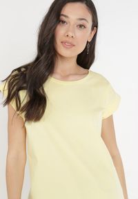 Born2be - Żółty T-shirt Kisenia. Kolor: żółty. Materiał: materiał, bawełna, tkanina. Długość: krótkie #6