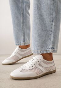 Born2be - Białe Sneakersy Typu Tenisówki z Siateczkowymi Wstawkami Corigoria. Okazja: na co dzień. Kolor: biały. Materiał: jeans #1