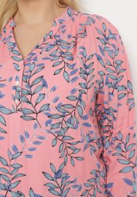 Born2be - Różowa Bluzka Wiskozowa we Florystyczny Print Zapinana na Guziki Banarda. Kolor: różowy. Materiał: wiskoza. Wzór: nadruk #4