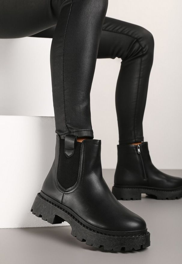 Born2be - Czarne Botki Sztyblety na Platformie z Elastyczną Wstawką Isilinda. Okazja: na co dzień. Kolor: czarny. Materiał: jeans. Obcas: na platformie. Styl: wizytowy, elegancki, casual