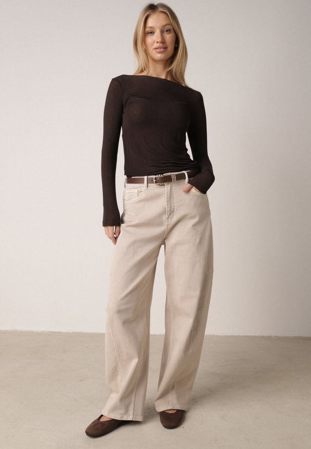 Born2be - Beżowe Bawełniane Jeansy o Kroju Balloon z Wysokim Stanem i Przeszyciami Katameia. Okazja: na co dzień. Stan: podwyższony. Kolor: beżowy. Wzór: aplikacja. Styl: casual, elegancki