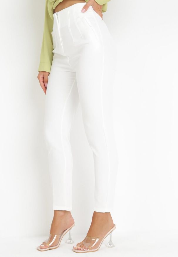 Born2be - Białe Spodnie z Wysokim Stanem i Długimi Nogawkami Nakote. Stan: podwyższony. Kolor: biały. Materiał: tkanina. Długość: długie. Wzór: gładki. Styl: elegancki