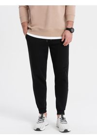 Ombre Clothing - Spodnie męskie dresowe z przeszyciem i zamkiem na nogawce - czarne V1 OM-PASK-0147 - XXL. Kolor: czarny. Materiał: dresówka. Wzór: nadruk