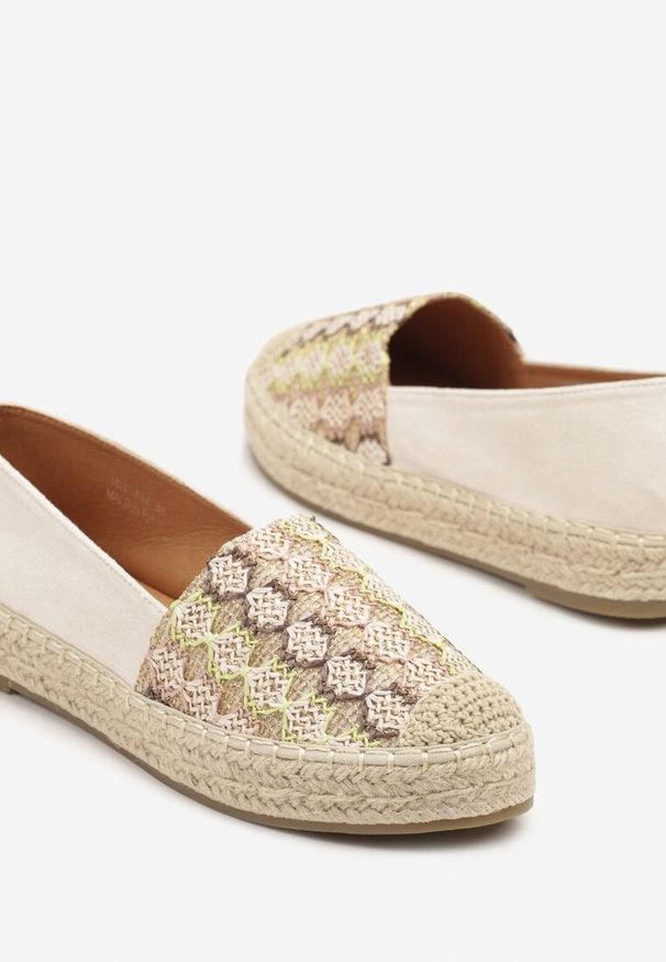 Born2be - Ciemnobeżowe Espadryle z Plecionym Sznurkiem i Geometrycznym Wzorem Sdivira. Okazja: na co dzień. Kolor: beżowy. Materiał: jeans. Wzór: geometria. Obcas: na obcasie. Styl: elegancki, casual. Wysokość obcasa: niski