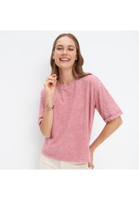 Mohito - Bawełniana koszulka oversize - Różowy. Kolor: różowy. Materiał: bawełna #1