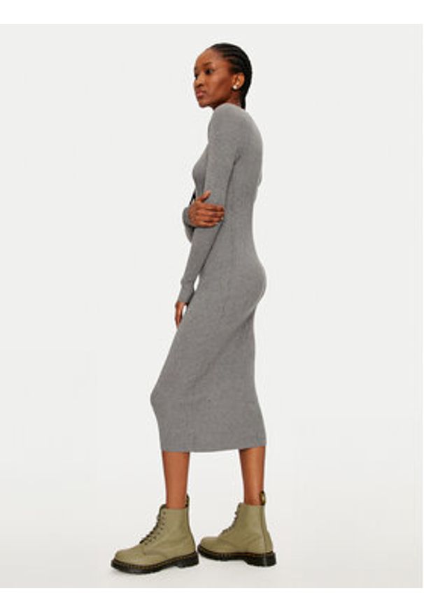 Vero Moda Sukienka dzianinowa Willow 10321939 Szary Slim Fit. Kolor: szary. Materiał: wiskoza