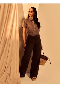 Sinsay - Jeansy wide leg high waist z materiałowym paskiem - brązowy. Stan: podwyższony. Kolor: brązowy #1