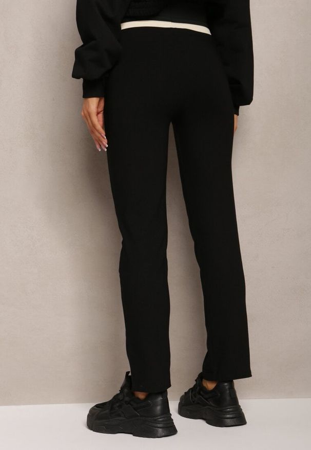 Renee - Czarne Spodnie w Sportowym Stylu ze Ściągaczem w Talii Ozdobione Naszywką Talavar. Kolor: czarny. Wzór: aplikacja. Styl: sportowy