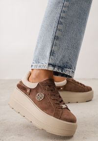 Renee - Brązowo-Beżowe Skórzane Sneakersy na Platformie z Aplikacją i Plecionym Paskiem Kaphophai. Okazja: na co dzień, na spacer. Zapięcie: pasek. Kolor: brązowy. Materiał: skóra. Wzór: aplikacja. Obcas: na platformie. Sport: turystyka piesza #9