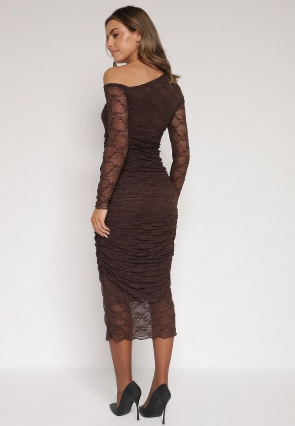 Born2be - Brązowy Koronkowy Komplet Dopasowana Spódnica i Bluzka na Jedno Ramię Calonara. Kolor: brązowy. Materiał: koronka