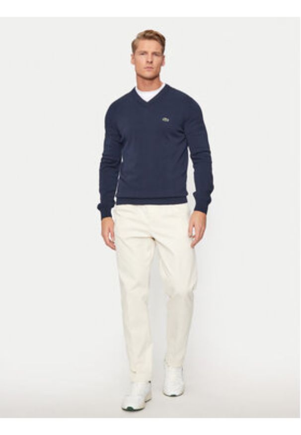 Lacoste Sweter AH1951 Granatowy Regular Fit. Kolor: niebieski. Materiał: bawełna