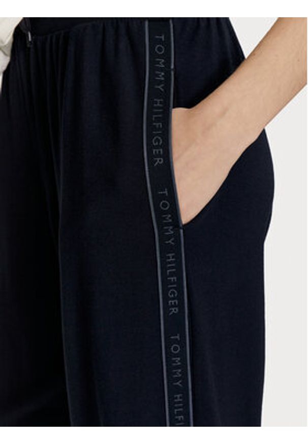 TOMMY HILFIGER - Tommy Hilfiger Spodnie dresowe UW0UW04771 Granatowy Relaxed Fit. Kolor: niebieski. Materiał: dresówka