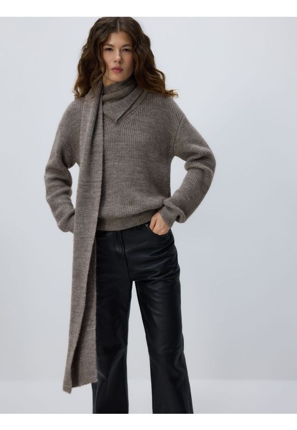 Reserved - Sweter z wełną - beżowy. Kolor: beżowy. Materiał: wełna