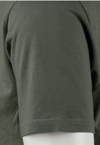 Męski T-Shirt -Brave Soul- Delikatny Efekt Sprania Tkaniny - Khaki. Okazja: na co dzień. Kolor: brązowy. Materiał: bawełna. Sezon: lato, wiosna. Styl: casual #6