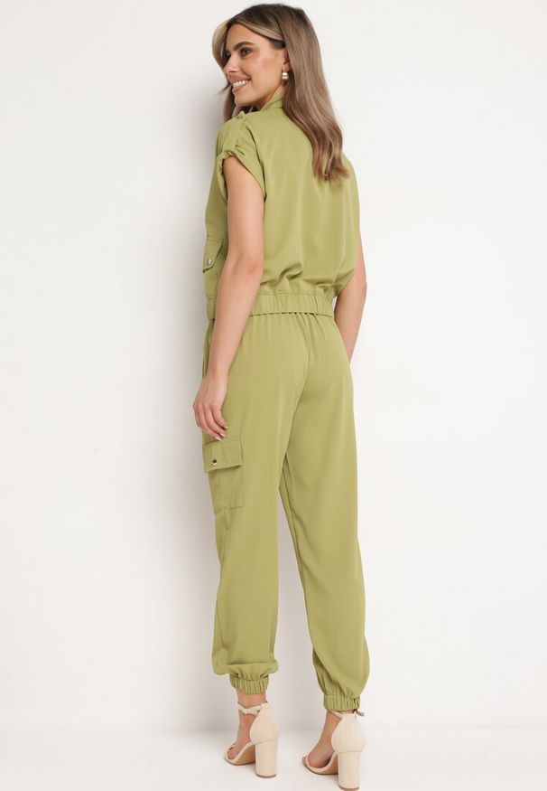 Born2be - Ciemnozielony Komplet 2-częściowy z Bluzką i Spodniami Arene. Kolor: zielony. Wzór: aplikacja