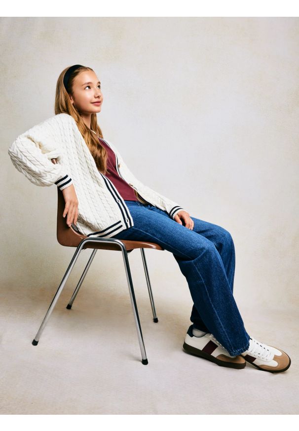 Big-Star - Kardigan dziewczęcy z kontrastowym wykoŅczeniem kremowy Misia 102. Okazja: na co dzień. Kolor: kremowy. Materiał: bawełna. Wzór: ze splotem. Styl: casual, elegancki, wizytowy