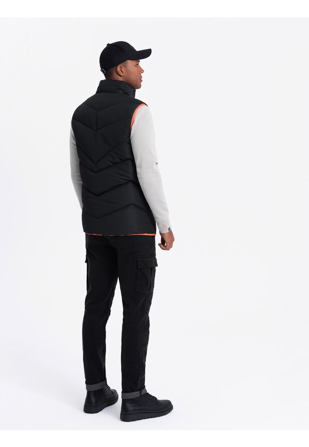 Ombre Clothing - Pikowany męski bezrękawnik z neonowymi akcentami – czarny V4. Typ kołnierza: kołnierzyk stójkowy. Kolor: czarny. Materiał: guma, tkanina, poliester, materiał, syntetyk. Długość rękawa: bez rękawów. Wzór: aplikacja