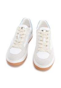 Wittchen - Damskie sneakersy skórzane ze wstawką z motywem zwierzęcym biało-niebieskie. Nosek buta: okrągły. Kolor: niebieski, biały, wielokolorowy. Materiał: skóra. Wzór: motyw zwierzęcy. Obcas: na platformie. Sport: turystyka piesza #9