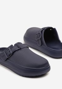 Born2be - Granatowe Klapki Piankowe z Klamerką Gleo. Okazja: na co dzień. Kolor: niebieski. Sezon: lato. Styl: elegancki, casual