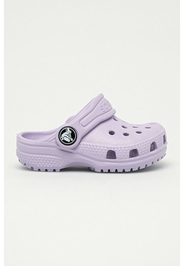 Crocs - Klapki dziecięce. Kolor: fioletowy. Materiał: materiał. Wzór: gładki. Obcas: na obcasie. Wysokość obcasa: niski