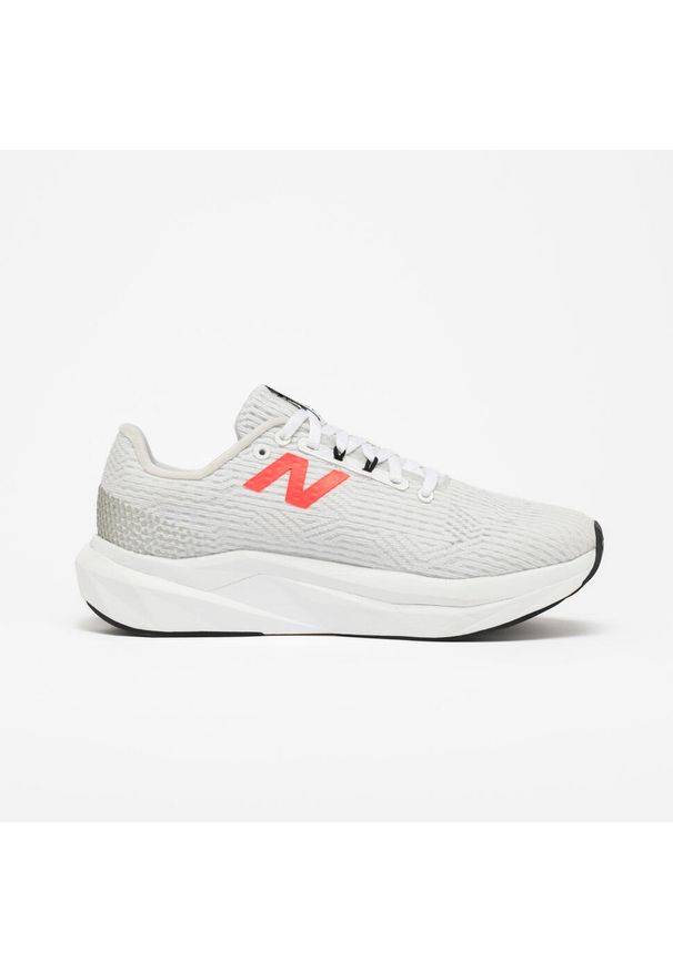 Buty do biegania damskie New Balance Fuelcell Propel V5. Kolor: biały. Materiał: włókno, kauczuk. Szerokość cholewki: normalna. Sport: bieganie