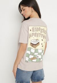 Born2be - Beżowy Bawełniany T-shirt Typu Oversize z Nadrukiem i Napisem Fillana. Okazja: na co dzień. Kolor: beżowy. Materiał: bawełna. Wzór: napisy, nadruk. Styl: casual