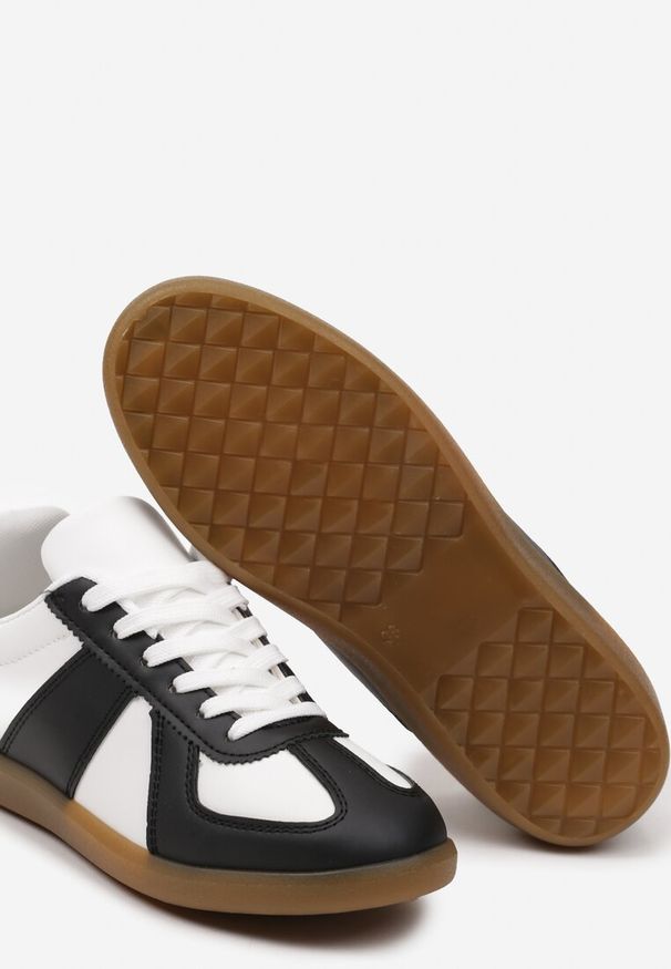 Renee - Czarno-Białe Sneakersy z Przeszyciami przed Kostkę Taviana. Wysokość cholewki: przed kostkę. Nosek buta: okrągły. Zapięcie: sznurówki. Kolor: czarny. Materiał: materiał. Obcas: na obcasie. Wysokość obcasa: niski