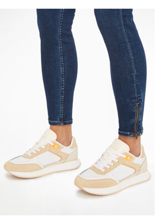 TOMMY HILFIGER - Tommy Hilfiger Sneakersy Essential Elevated Runner FW0FW07700 Écru. Materiał: mesh, materiał