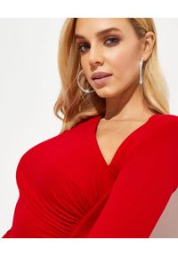 ALEXANDRE VAUTHIER - Czerwona sukienka z asymetrycznym dołem. Kolor: czerwony. Materiał: materiał. Typ sukienki: asymetryczne. Długość: midi #6