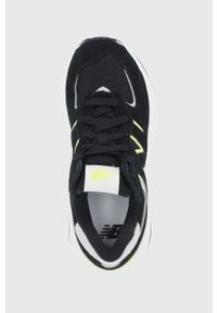 New Balance Buty kolor czarny na płaskiej podeszwie. Nosek buta: okrągły. Zapięcie: sznurówki. Kolor: czarny. Materiał: guma. Obcas: na płaskiej podeszwie