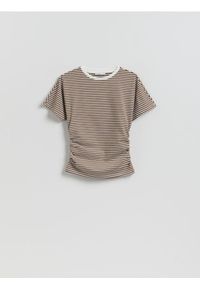 Reserved - Taliowany t-shirt w paski - wielobarwny. Materiał: dzianina, bawełna. Wzór: paski