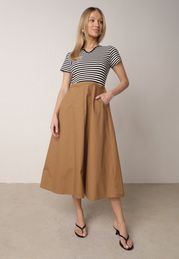 Born2be - Czarno-Beżowa Rozkloszowana Sukienka z Bawełny Imitująca Bluzkę w Paski i Spódnicę Chathusa. Okazja: na co dzień. Kolor: czarny. Materiał: bawełna. Wzór: paski. Sezon: lato. Typ sukienki: rozkloszowane, proste. Styl: casual, klasyczny