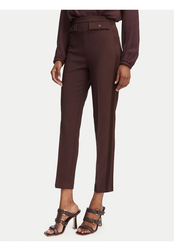 Elisabetta Franchi Spodnie materiałowe PA-185-62E2-V270 Brązowy ciemny Slim Fit. Kolor: brązowy. Materiał: syntetyk