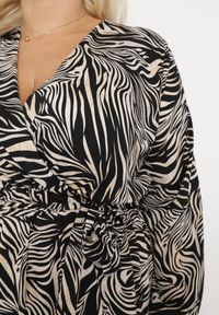 Born2be - Czarno-Beżowa Sukienka Maxi w Abstrakcyjny Print Wiązana w Pasie Elennora. Kolor: czarny. Wzór: nadruk. Sezon: lato. Długość: maxi