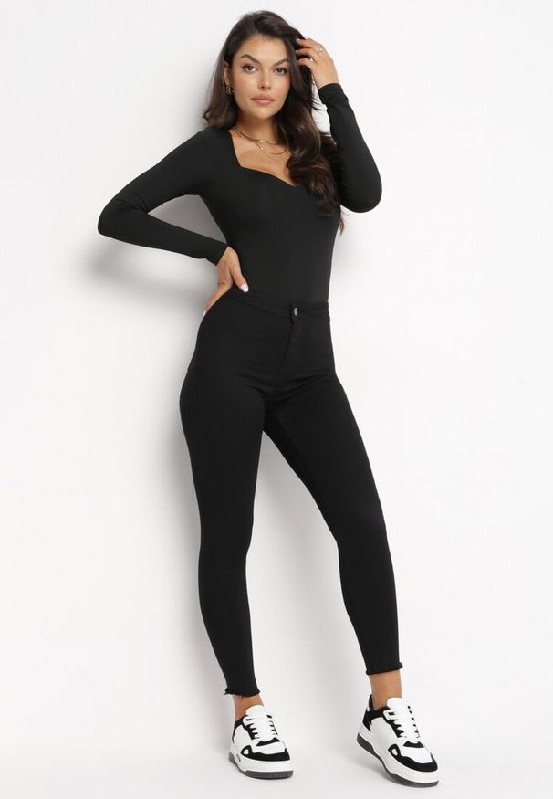 Born2be - Czarne Spodnie Skinny Phenameia. Kolor: czarny