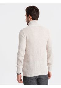 Ombre Clothing - Sweter męski dzianinowy z rozpinaną stójką - kremowy V1. Typ kołnierza: kołnierzyk stójkowy. Kolor: kremowy. Materiał: dzianina
