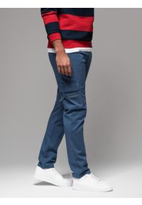 Ombre Clothing - Męskie spodnie cargo STRAIGHT LEG z zapinanymi na zamek kieszeniami – ciemnoniebieskie V1. Kolor: niebieski. Materiał: bawełna, elastan, materiał. Styl: elegancki