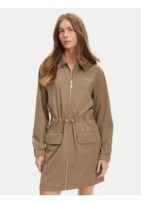 Guess Sukienka codzienna V5YK04 KCX42 Zielony Regular Fit. Okazja: na co dzień. Kolor: zielony. Materiał: syntetyk. Typ sukienki: proste. Styl: casual