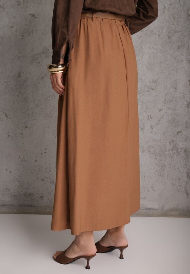 Renee - Brązowa Rozkloszowana Spódnica z Wiskozy Zdobiona Rozcięciem i Paskiem Urilia. Okazja: na co dzień, na randkę. Kolor: brązowy. Materiał: wiskoza. Wzór: aplikacja. Styl: casual, elegancki