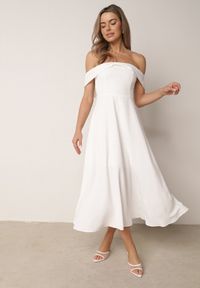 Born2be - Biała Koktajlowa Sukienka VICES Hiszpanka o Rozkloszowanym Kroju Diolora. Typ kołnierza: dekolt hiszpanka. Kolor: biały. Materiał: poliester. Typ sukienki: rozkloszowane. Styl: wizytowy #1