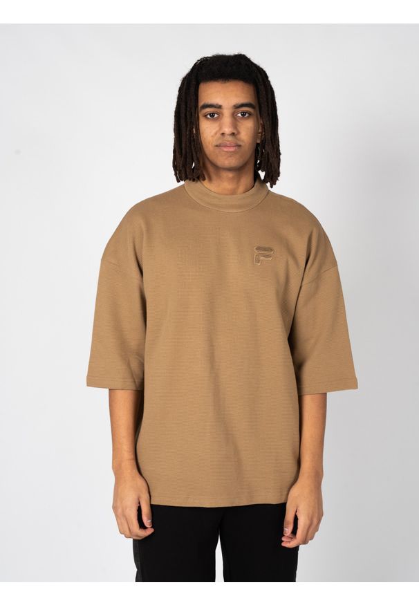 Fila T-shirt "Kimono Oversize" | FAM0305 | Mężczyzna | Brązowy. Kolor: brązowy. Materiał: bawełna
