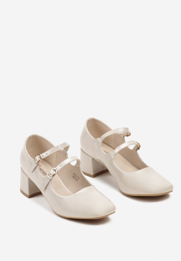 Born2be - Beżowe Lakierowane Czółenka Ozdobione Paskami ze Sprzączkami Salivia. Okazja: na spotkanie biznesowe. Zapięcie: pasek. Kolor: beżowy. Materiał: lakier. Wzór: aplikacja. Obcas: na obcasie. Styl: biznesowy, elegancki, wizytowy. Wysokość obcasa: średni