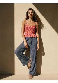 Sinsay - Spodnie straight leg w paski - wielobarwny. Wzór: paski #1